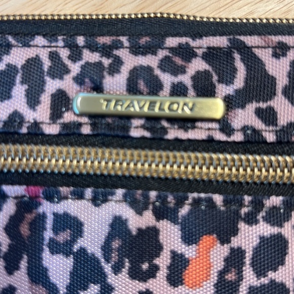 Travelon Wallet wristlet taupe pink animal print with zipper RFID Leopard - Picture 2 of 8